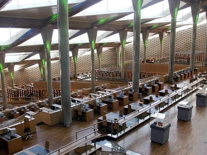 Salle intérieure de la Bibliotheca Alexandrina