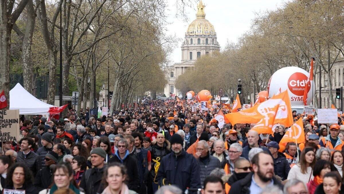 Dirigeants syndicaux lors d'une réunion intersyndicale