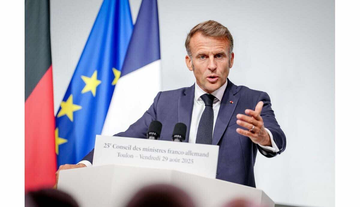 Macron lors d'une conférence de presse sur le budget