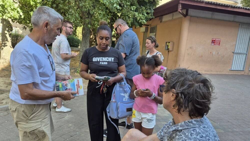 Distribution de tracts dans les quartiers d’Aubagne