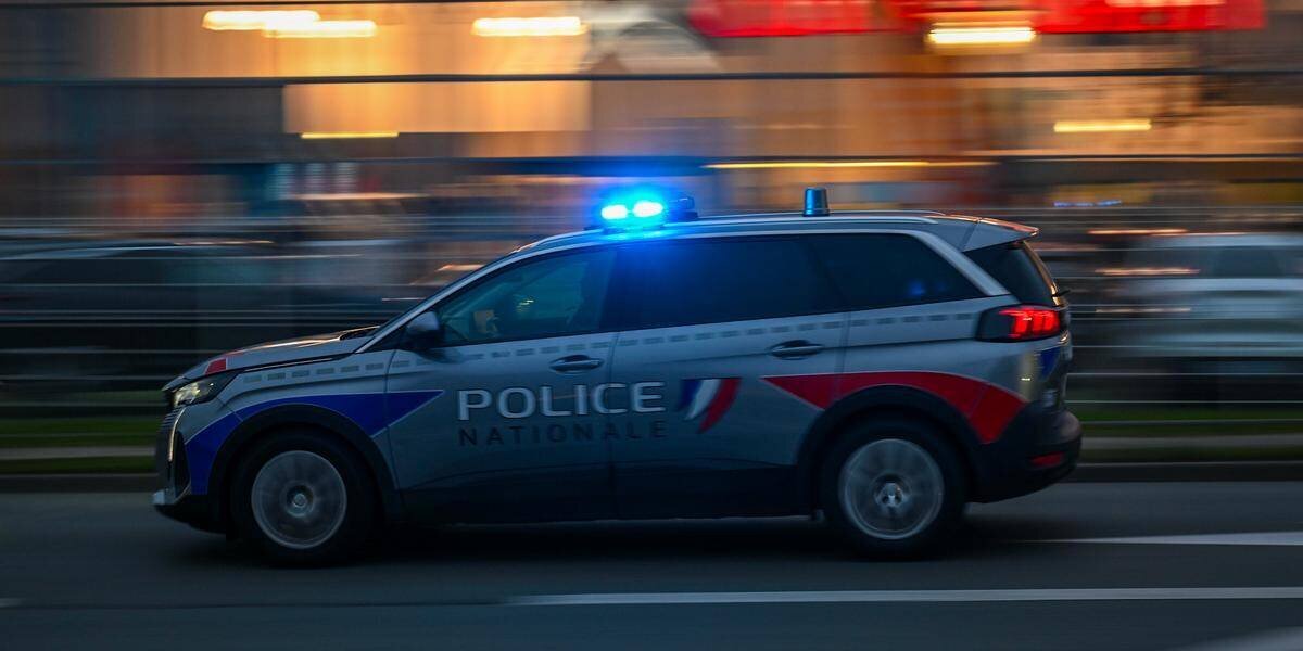 Photo d’un dossier judiciaire lié au procès d’un ex-policier