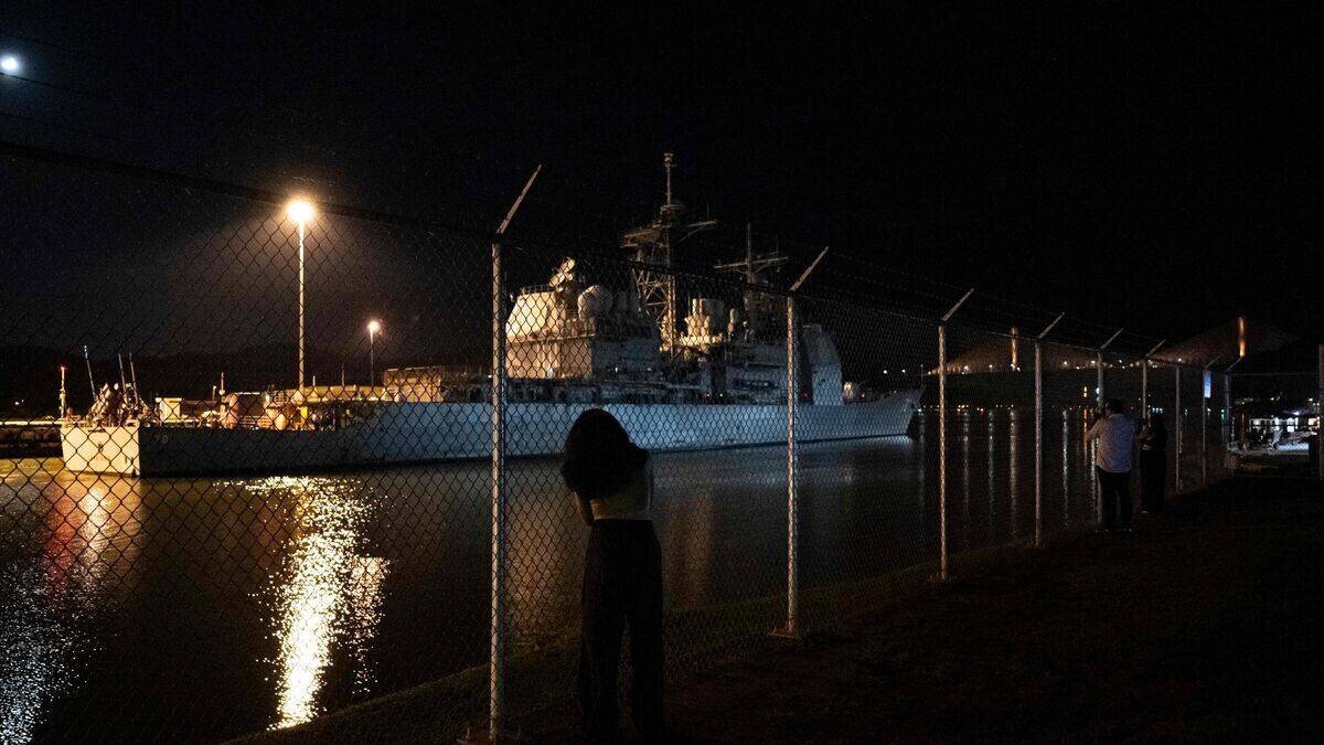 Croiseur américain dans le canal de Panama