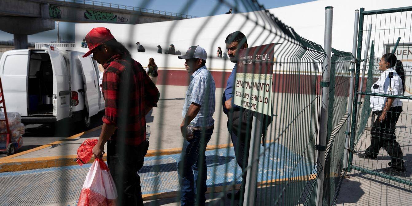 Migrants pr e8s de la fronti e8re mexicaine (image)