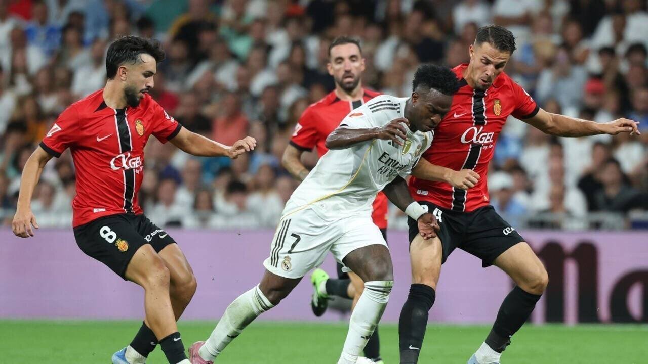 Vinicius Junior face aux défenseurs de Majorque