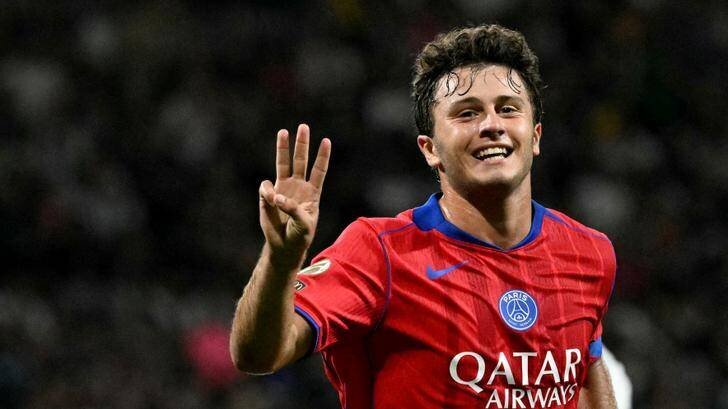 João Neves marquant un but acrobatique