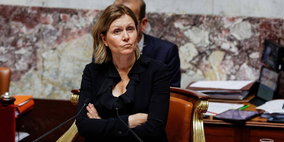 Réunion politique sur l'unité nationale