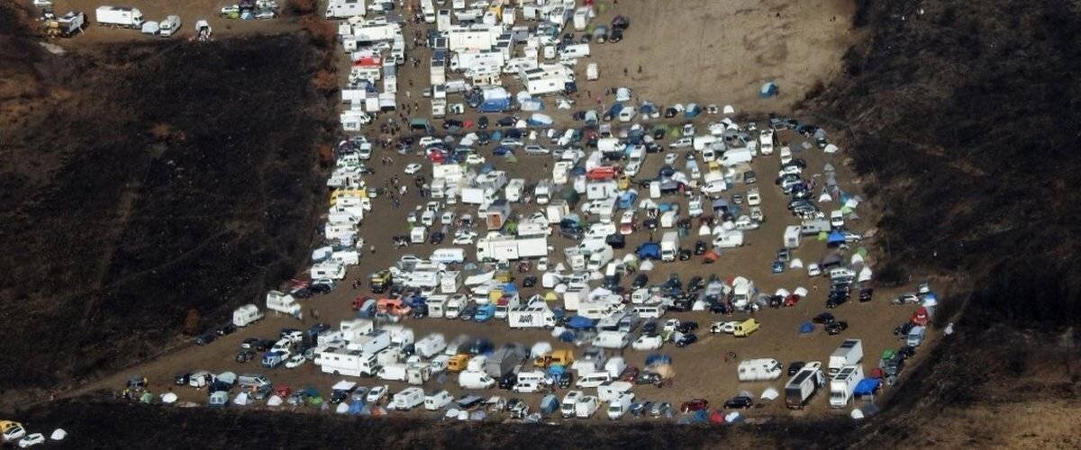 Rassemblement sur une plaine agricole dans l’Aude