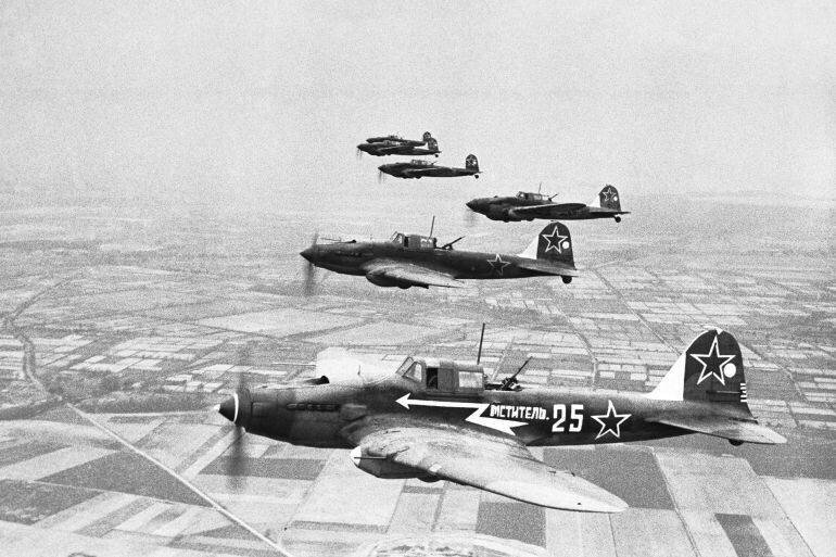 Avion d'attaque soviétique Il-2 pendant la Seconde Guerre mondiale (TASS)