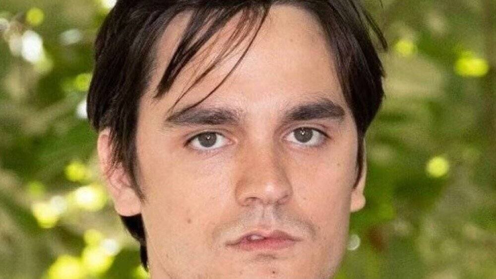 Alain-Fabien Delon entouré par sa famille