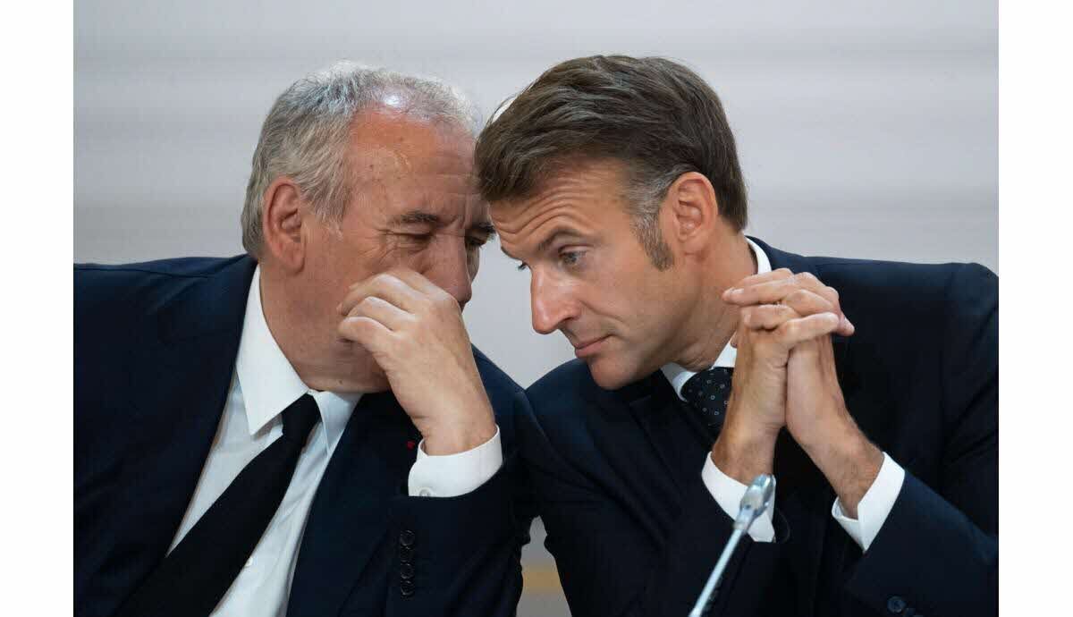 Macron réunit Bayrou et les chefs de la coalition