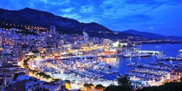 Vue du Vieux‑Port de Marseille et éclairage public