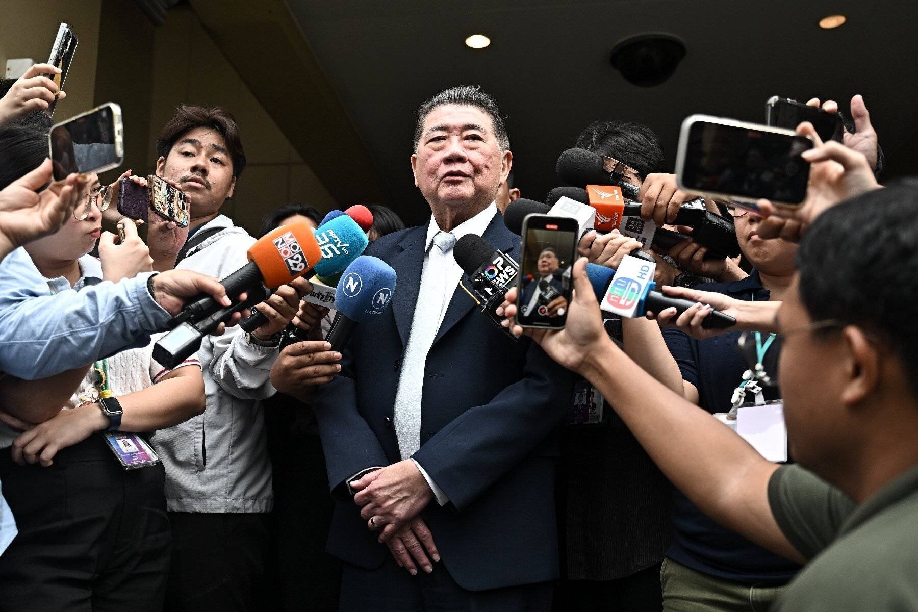 Premier ministre par intérim et dissolution du Parlement en Thaïlande