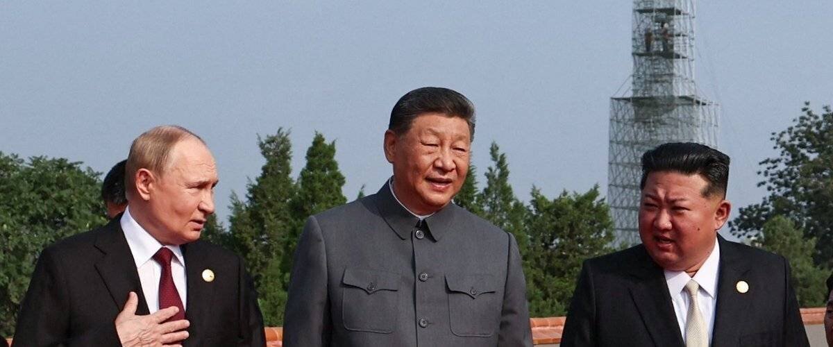 Soldats nord-coréens et Russes près de Koursk