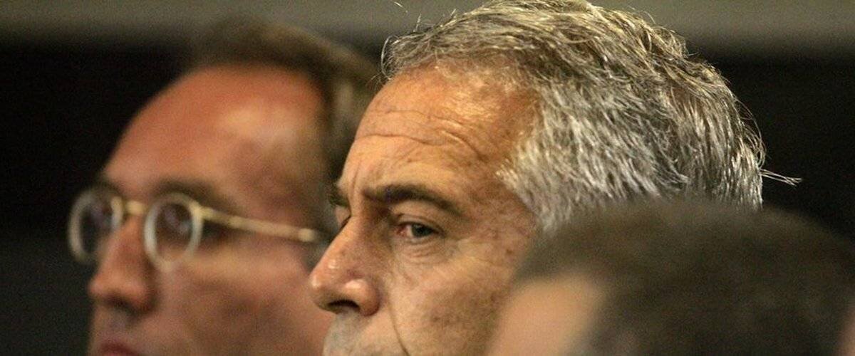 Vue d’un dossier de documents publics liés à Epstein