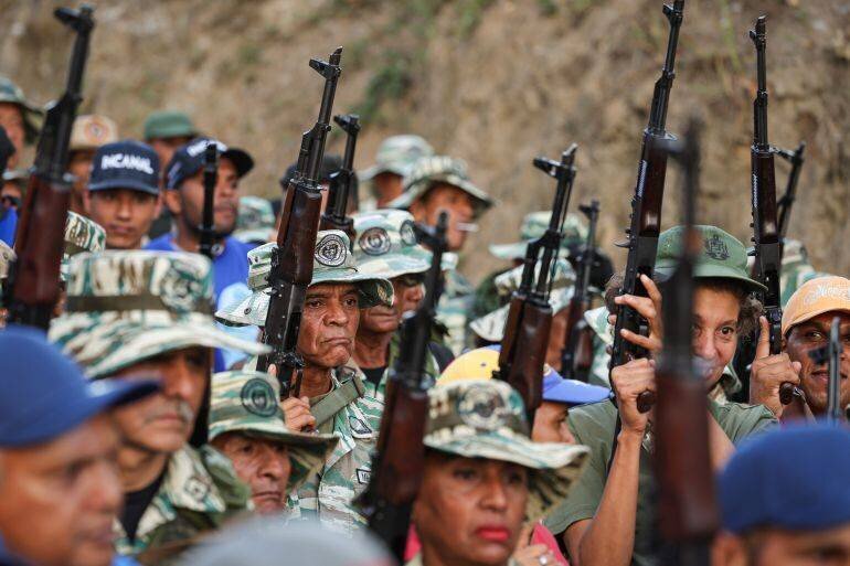 Membres d'une milice à Caracas en soutien à Nicolas Maduro