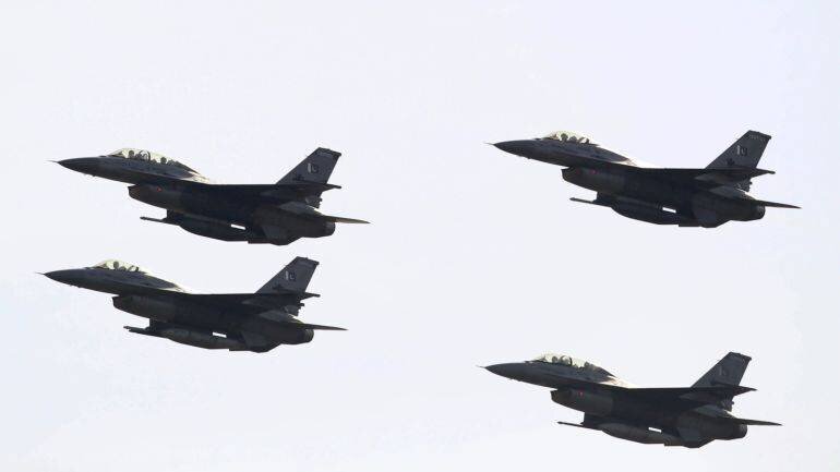 Chasseurs F-16 pakistanais lors du défilé militaire du Pakistan Day