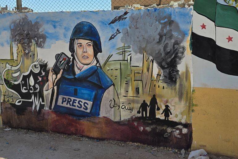 Fresque à Idleb représentant des visages d'enfants et de mères de Gaza