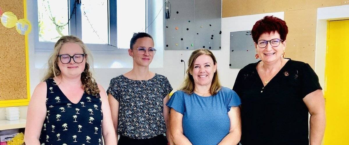 Rentrée scolaire dans une école primaire, image locale