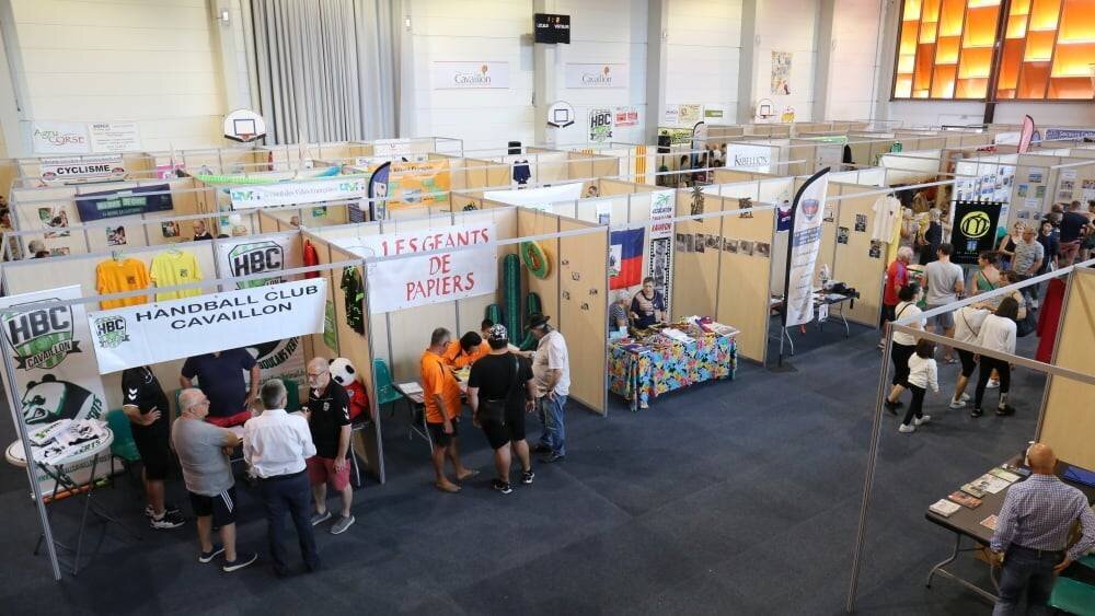 Forum des associations au gymnase Rosa Parks (Luberon)