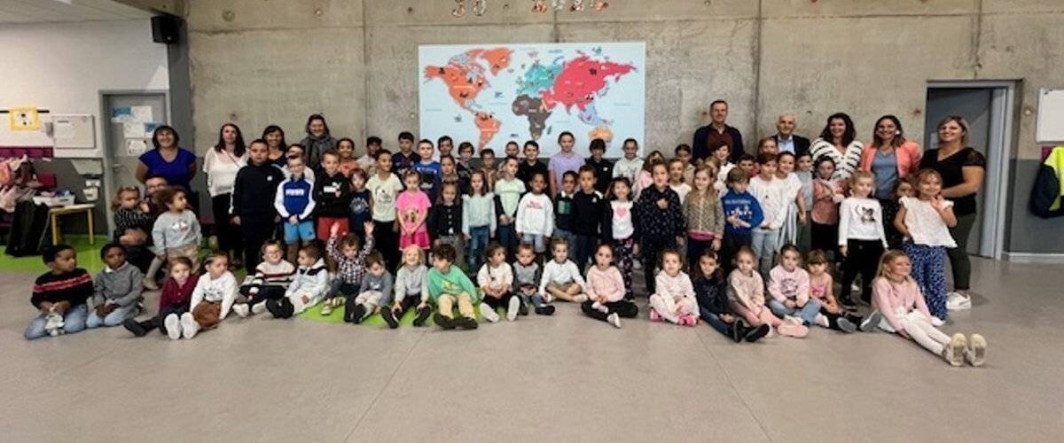 Vue générale de l’école publique du Massegros pendant la rentrée