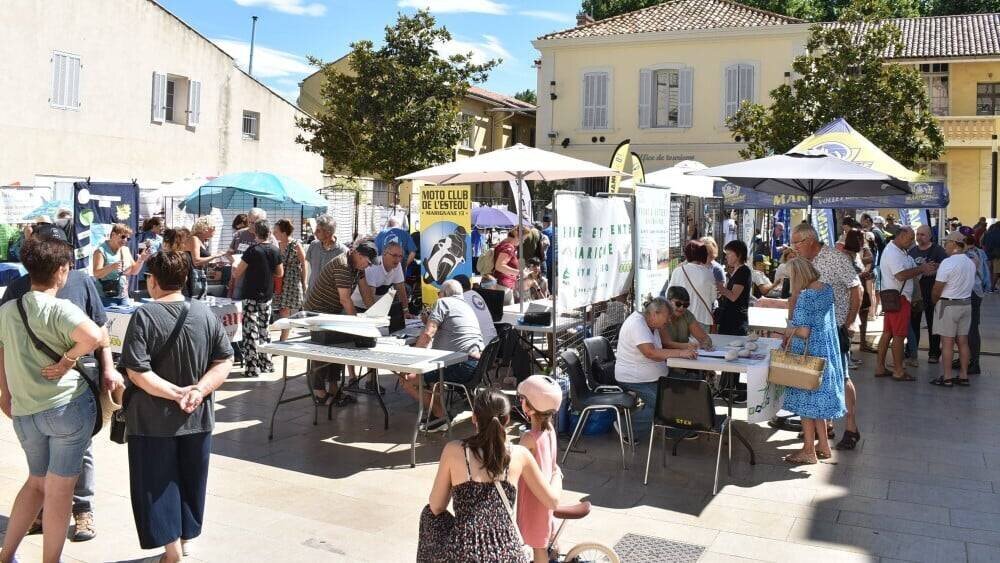 Moment de rencontre au forum des associations de Marignane