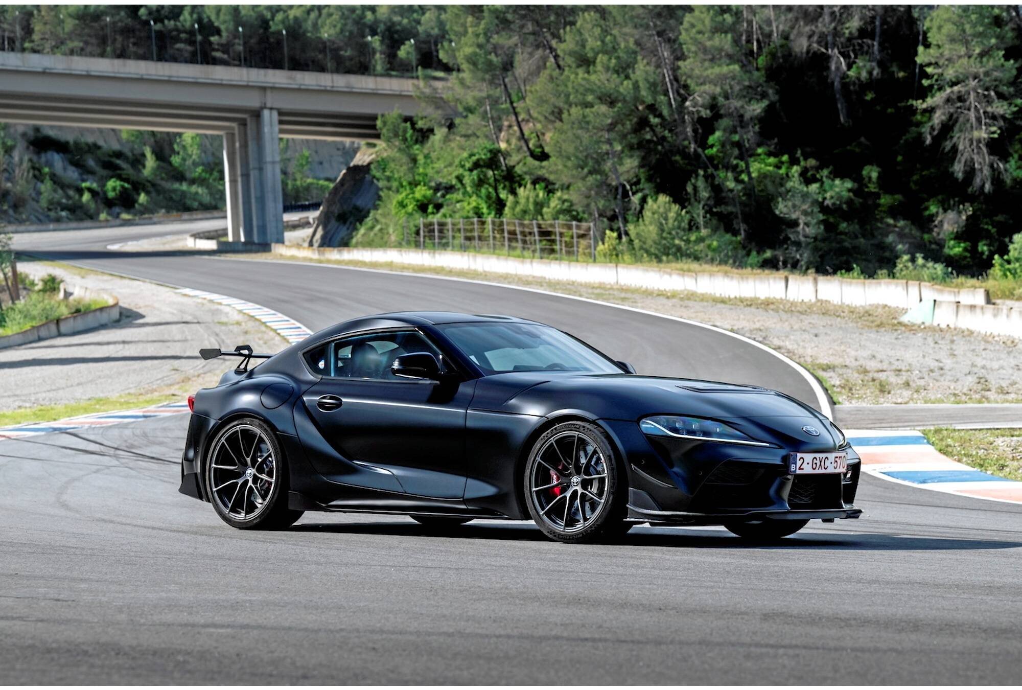 Vue extérieure Toyota GR Supra Final Edition noir mat