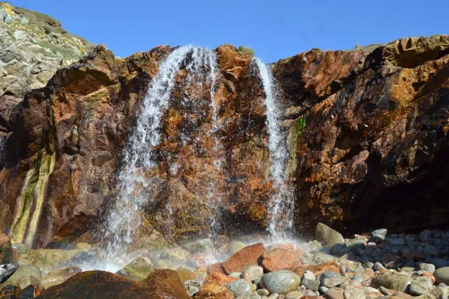 Sentier de randonnée le long des falaises