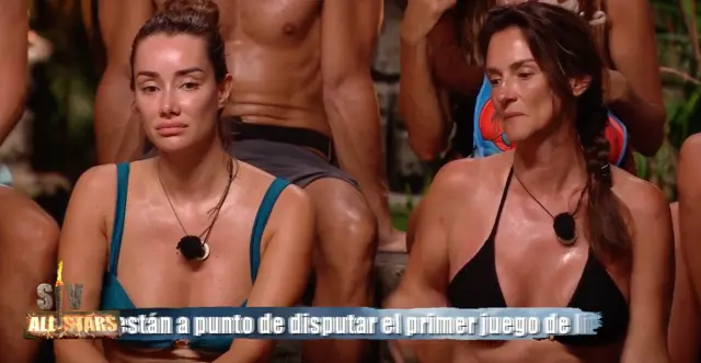 Adara et Elena écoutent les images