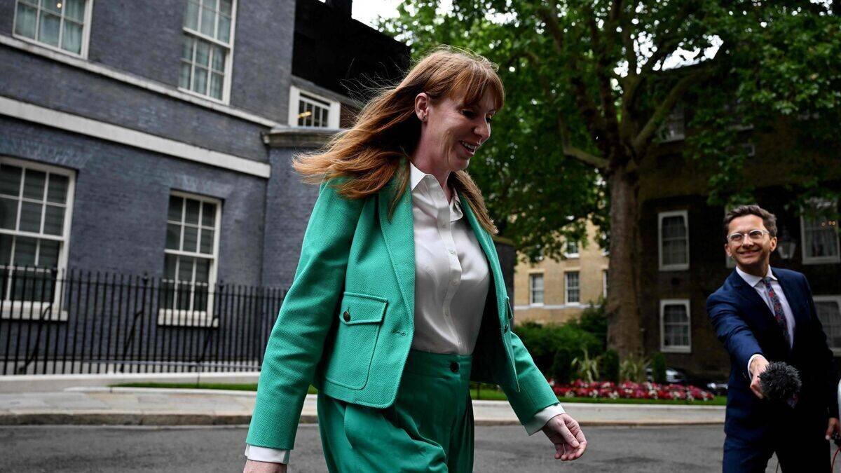 Angela Rayner lors d'une annonce officielle