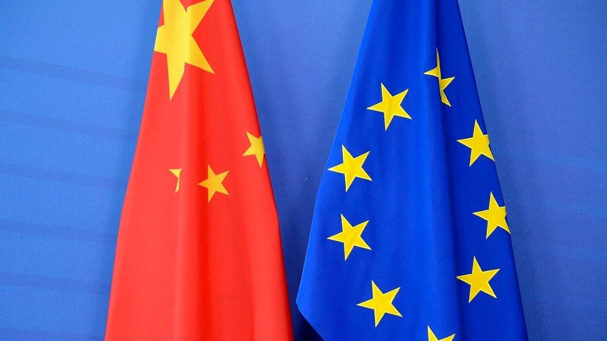 Drapeau de la Chine et de l’Union européenne