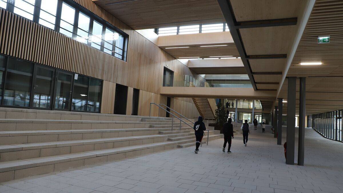 Cours et tensions au lycée Marianne de Villeneuve-le-Roi