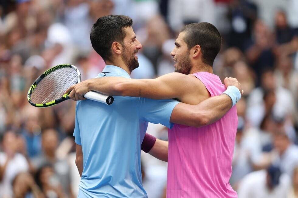 Accolade Alcaraz Djokovic après la demi-finale