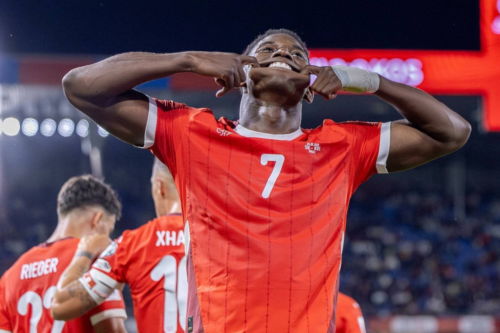 Breel Embolo célébrant un but à Bâle