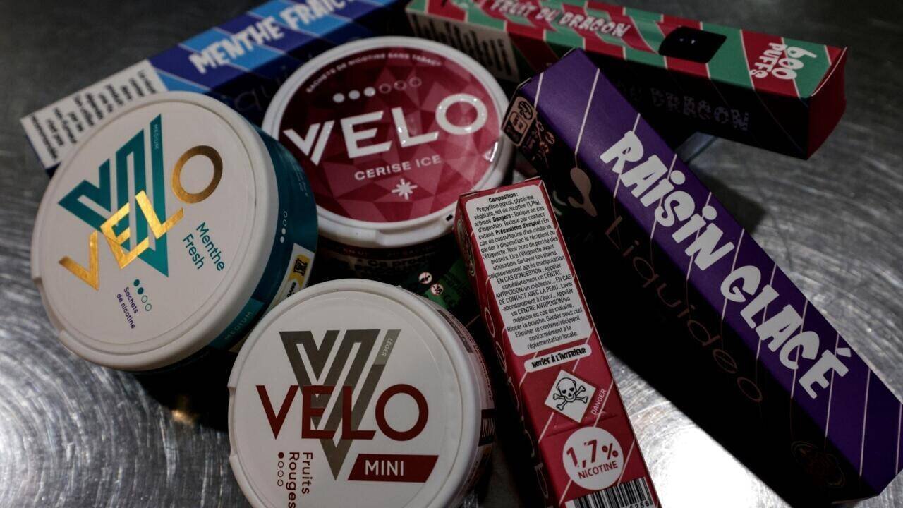 Sachets de nicotine et puffs en boutique à Paris