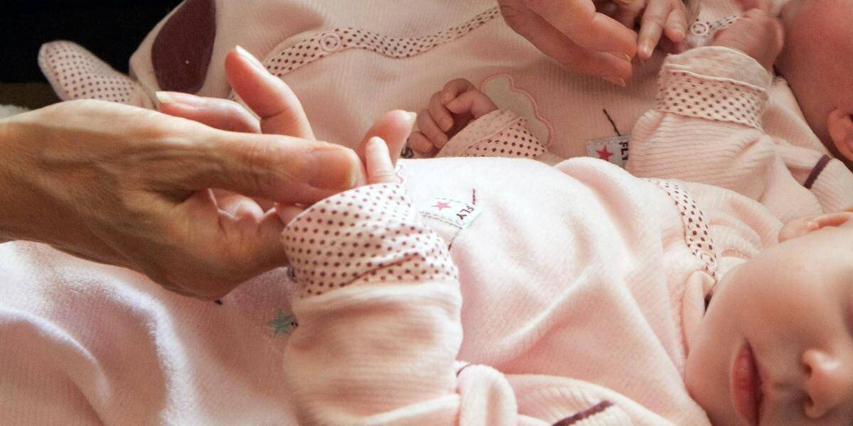 bébé accueilli dans une pouponnière française