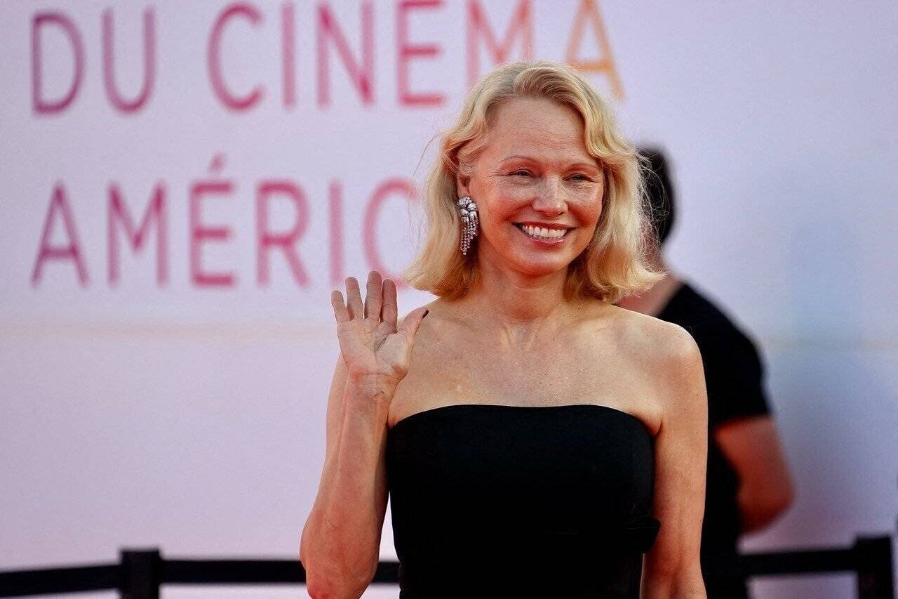 Pamela Anderson sur le tapis rouge à Deauville