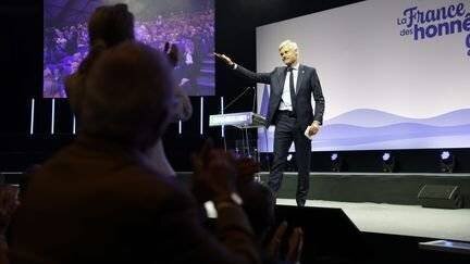 Laurent Wauquiez devant des militants lors de l’université d’été des LR à Port-Marly