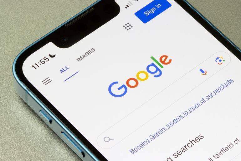Page d'accueil de Google affichée sur un smartphone