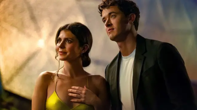 Poppy et Alex dans Gente que conocemos en vacaciones