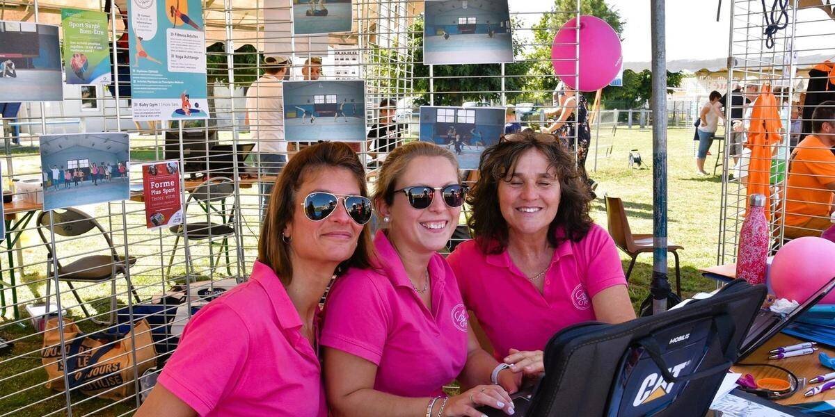 Vue générale d'un Forum des associations à Bayonne