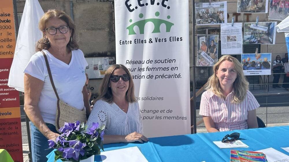 Participants au Forum des associations à Ceyreste EEVE