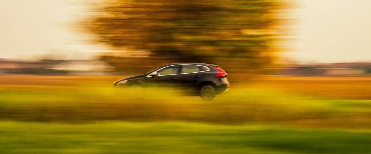 Voiture percutant une maison dans la Somme