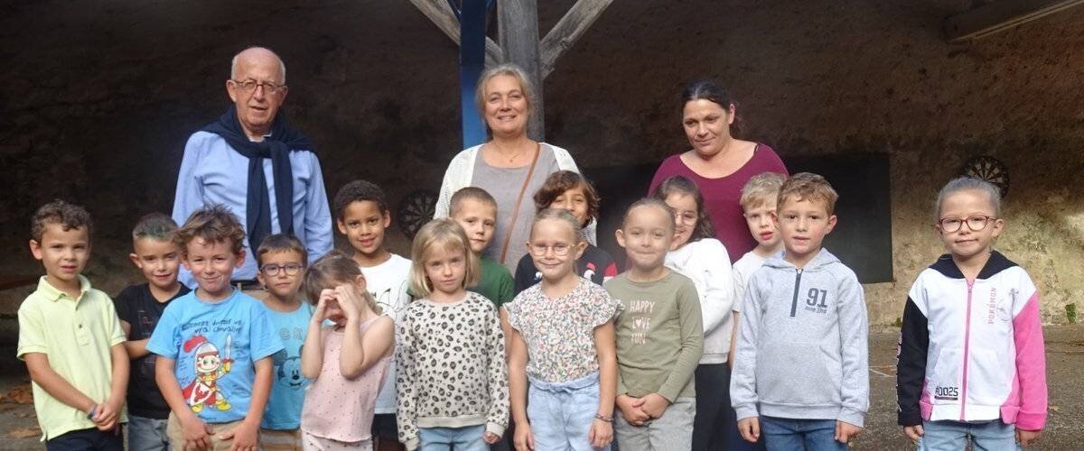 Cour de récréation à l’école d’Albas