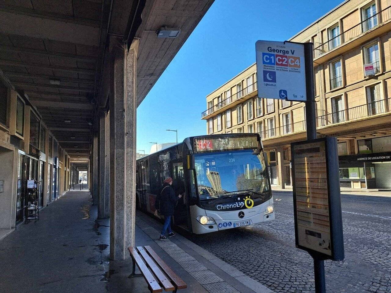 Bus et tramway à Havre en période de grève