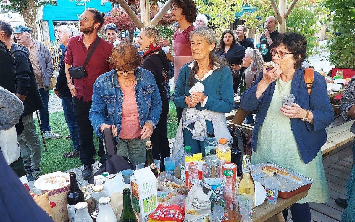 Rassemblement à Morlaix lors du pot de départ de François Bayrou