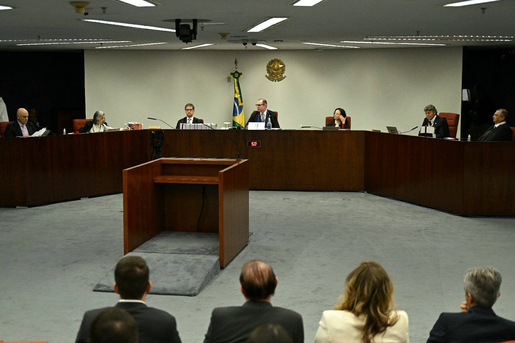 Manifestations et couverture du procès Bolsonaro