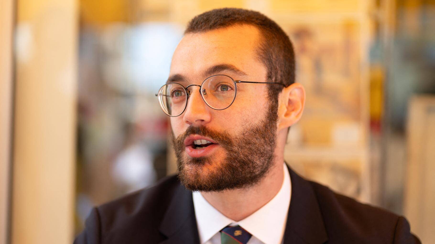 Louis Sarkozy lors d’une annonce à Menton