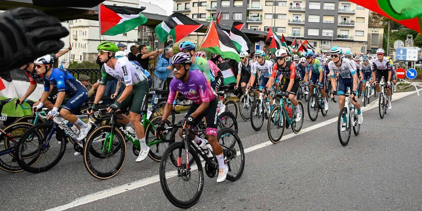 Peloton en action lors de la Vuelta