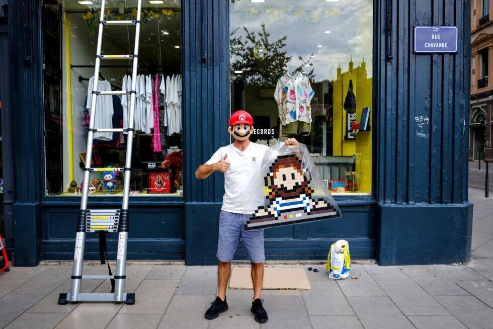 In The Woup prêt à installer une mosaïque à Lyon