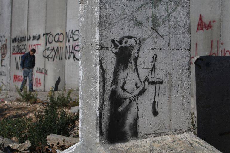 Le 'Slingshot Rat' de Banksy sur le mur de séparation en Cisjordanie (Getty Images)